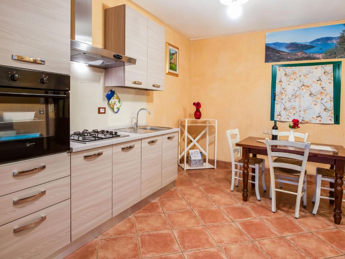 Cozy Chalet At Marone Lake Lombardy With Pool Buitenkant foto