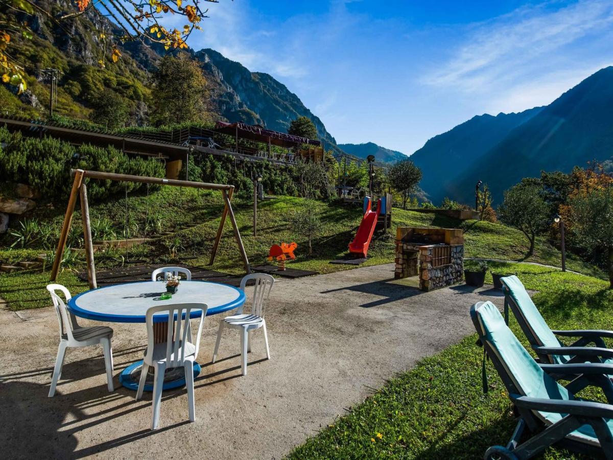 Cozy Chalet At Marone Lake Lombardy With Pool Buitenkant foto