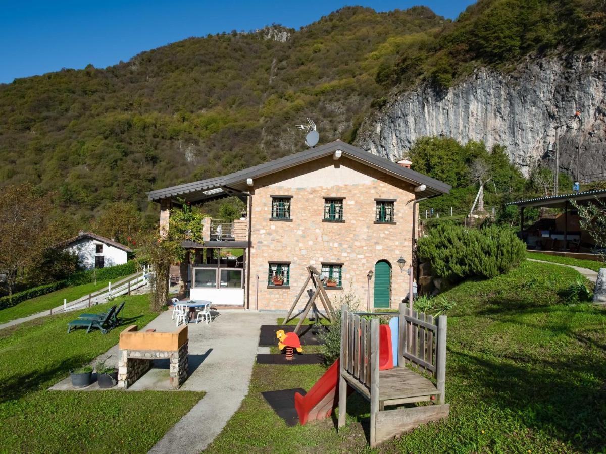 Cozy Chalet At Marone Lake Lombardy With Pool Buitenkant foto